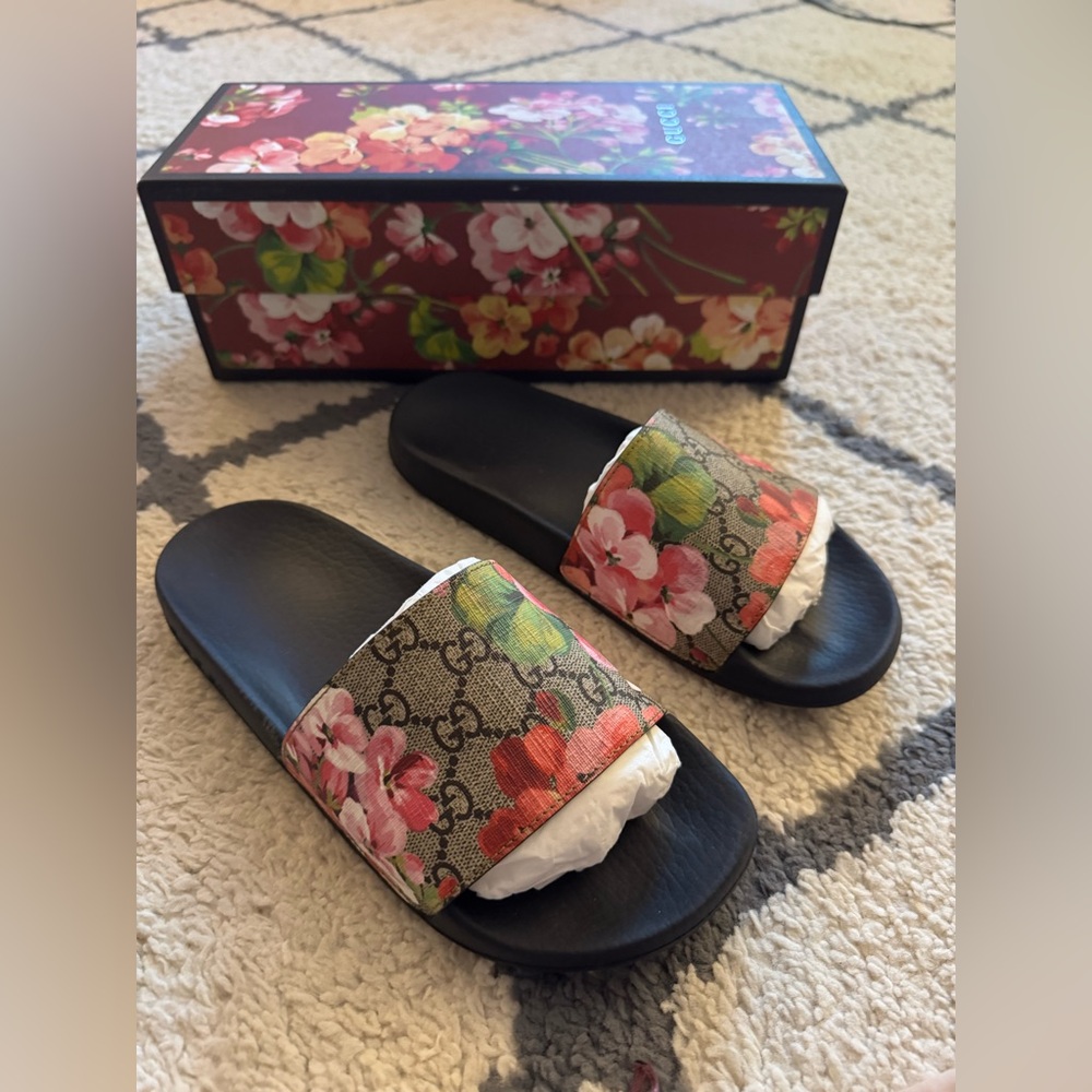 Gucci GG Blooms Supreme Sandals